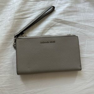 Michael Kors leather wristlet in Pearl Grey